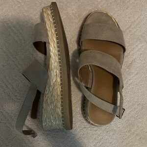 Universal Thread Tan Espadrille Sandals